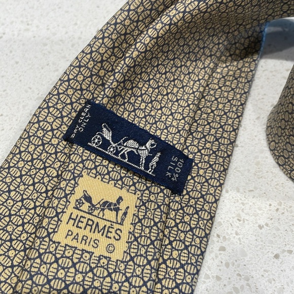 Hermes Paris 100% Silk Tie - Picture 3 of 5